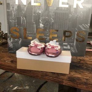 Js tracee slide with pink tie